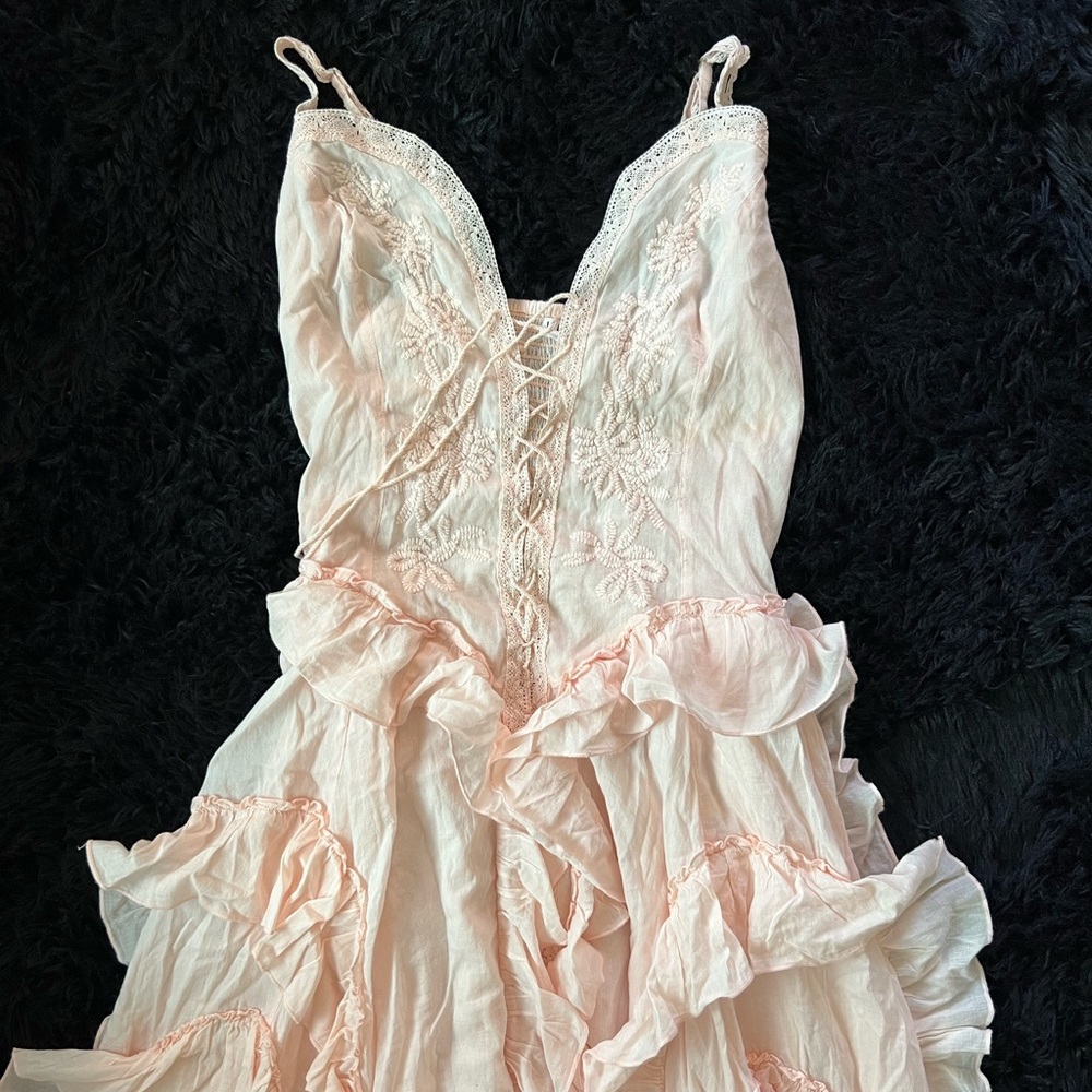 Light pink dress with ruffles in XS